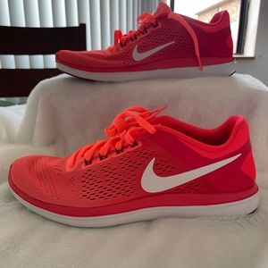 NWT Nike shoes 9.5